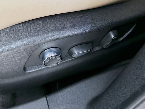 Used 2025 Cadillac XT4 Premium Luxury image 24