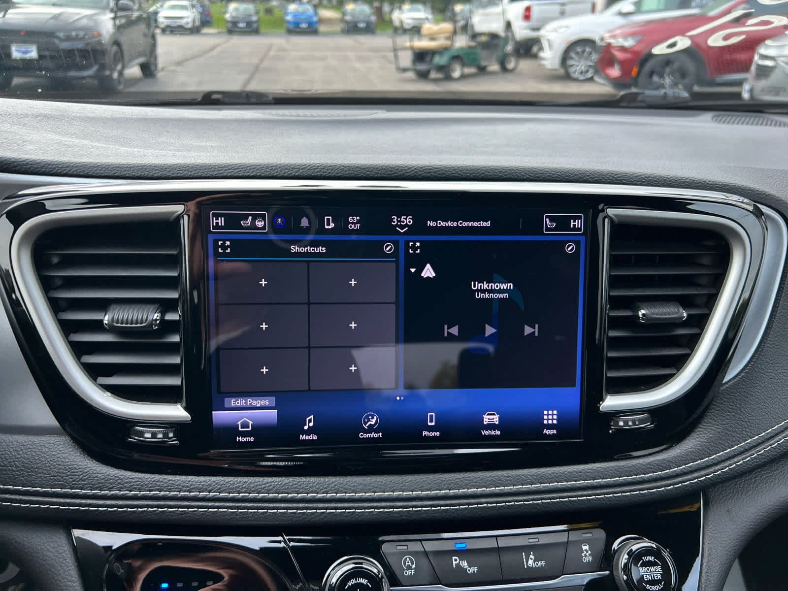 Used 2023 Chrysler Pacifica Touring FWD image 16