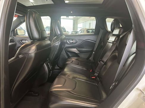 Used 2019 Jeep Cherokee High Altitude AWD/4WD image 13