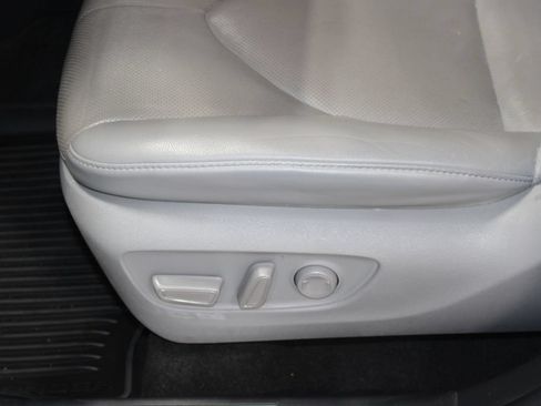 Used 2023 Toyota Highlander Limited FWD image 33