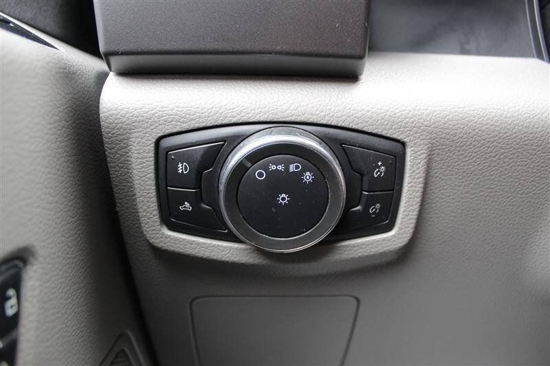 Used 2015 Ford F150 XLT AWD/4WD image 17