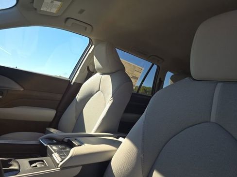 New 2026 Toyota Grand Highlander LE image 10