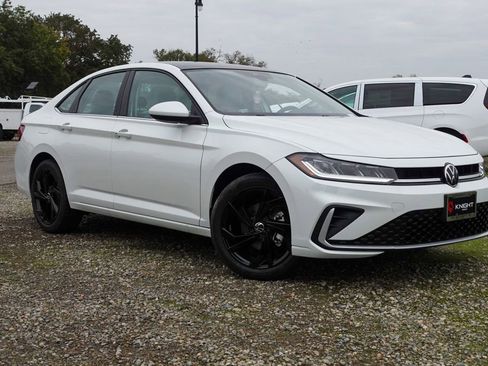 New 2026 Volkswagen Jetta SE image 3