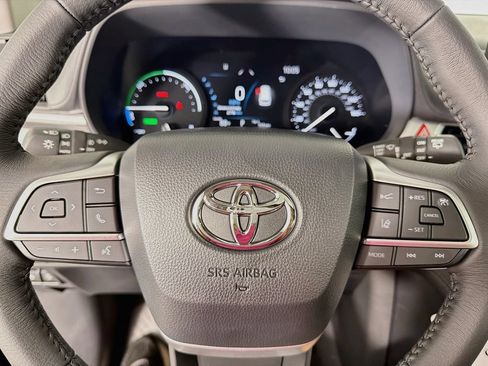 New 2026 Toyota Sienna XLE FWD image 15
