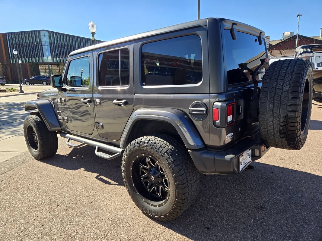 Used 2019 Jeep Wrangler Unlimited Sahara AWD/4WD image 7