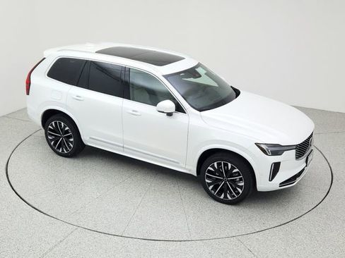 New 2026 Volvo XC90 B6 Plus w/ Protection Package Premier image 14