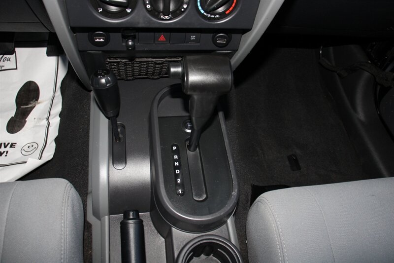 Used 2009 Jeep Wrangler Unlimited Sahara AWD/4WD image 8