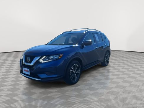 Used 2020 Nissan Rogue SV w/ Premium Package image 4