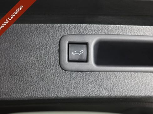 Used 2022 Toyota Highlander XLE AWD/4WD image 47