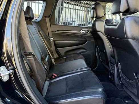 Used 2019 Jeep Grand Cherokee Altitude image 16