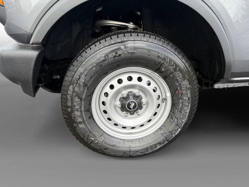 New 2025 Ford Bronco 4-Door image 9