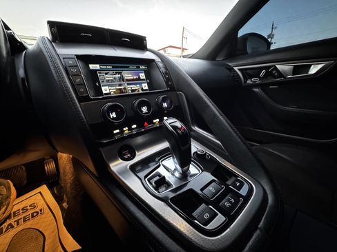Used 2017 Jaguar F-TYPE Convertible image 15