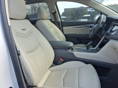 Used 2018 Cadillac XT5 Luxury w/ Driver Awareness Package image 12