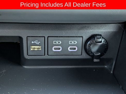 Used 2023 Toyota Highlander XLE FWD image 24
