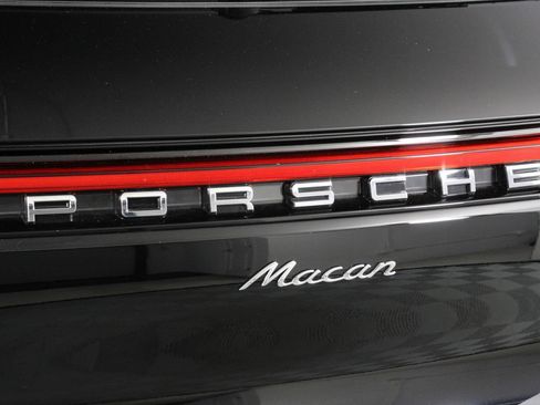Certified 2026 Porsche Macan AWD/4WD image 22