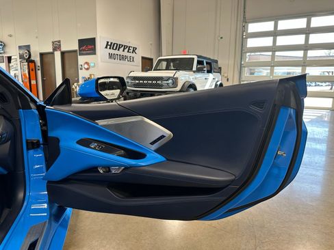 Used 2021 Chevrolet Corvette Stingray Premium Conv w/ Z51 Performance Package image 27