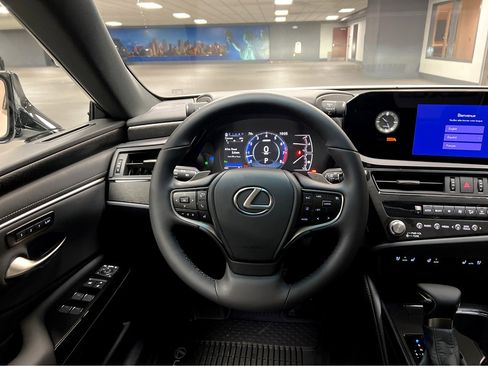 New 2025 Lexus ES 350 w/ Premium Package image 31