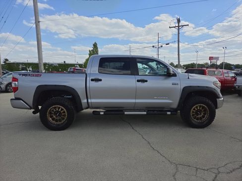 Used 2018 Toyota Tundra SR5 w/ TRD Off Road Package AWD/4WD image 8