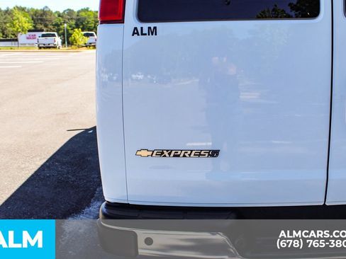 Used 2025 Chevrolet Express 3500 LT w/ LT Preferred Equipment Group RWD image 12