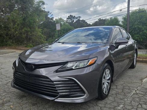 Used 2021 Toyota Camry LE image 4
