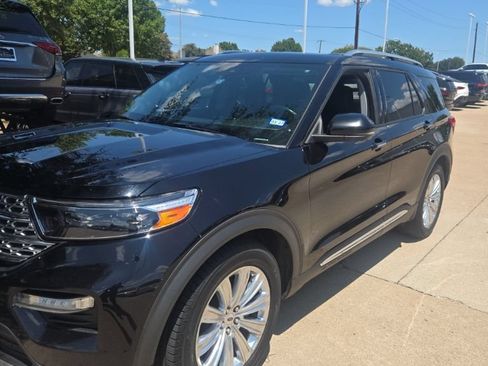 Used 2020 Ford Explorer Limited RWD image 2