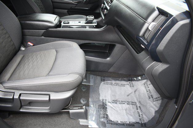 Used 2025 Nissan Pathfinder SV AWD/4WD image 25