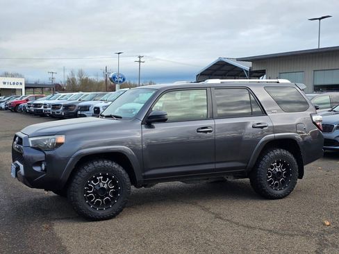 Used 2015 Toyota 4Runner SR5 image 32