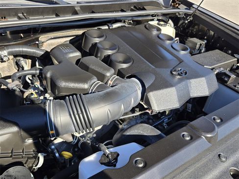 Used 2022 Toyota 4Runner SR5 Premium image 18