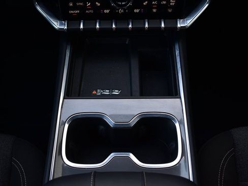 Used 2025 GMC Acadia Elevation image 31