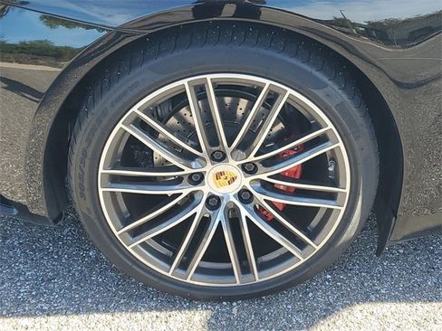 Used 2018 Porsche 911 Carrera S image 6