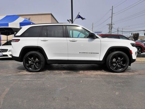 Used 2023 Jeep Grand Cherokee Altitude AWD/4WD image 8