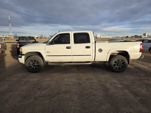 Used 2004 GMC Sierra 2500 SLT w/ Heavy-Duty Power Package image 8
