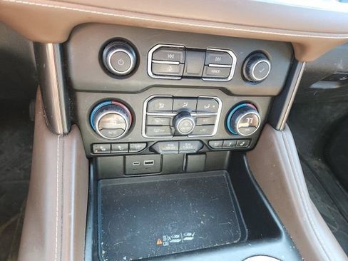 Used 2021 Chevrolet Suburban High Country w/ Premium Package image 17