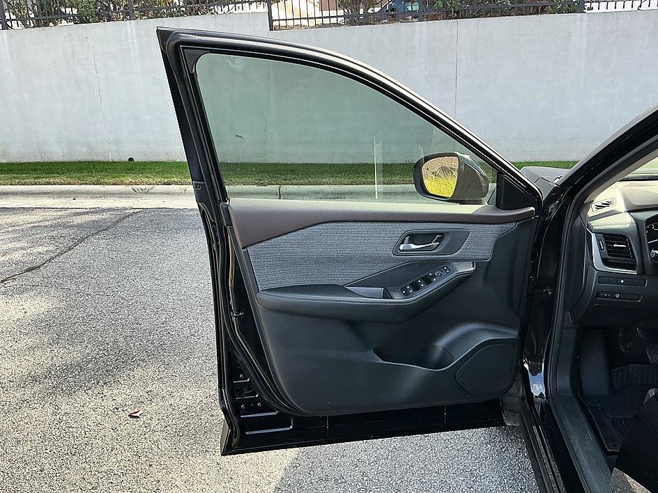 Certified 2023 Nissan Rogue SV FWD image 11