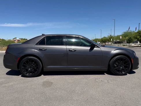 Used 2018 Chrysler 300 Touring w/ Sport Appearance Package image 6