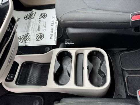 Used 2018 Chrysler Pacifica LX image 37