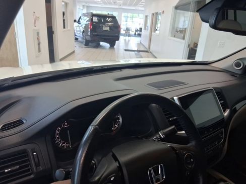 Used 2019 Honda Ridgeline RTL-E image 2