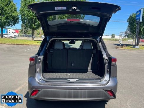 Used 2021 Toyota Highlander XLE AWD/4WD image 7
