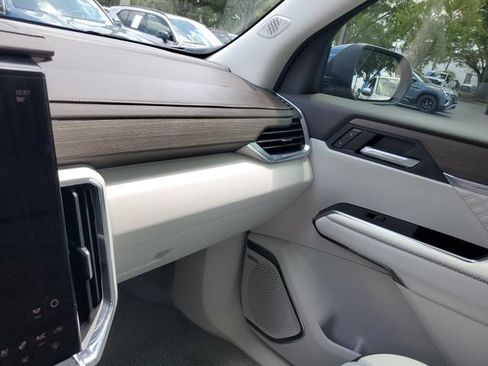 Used 2024 GMC Acadia Denali w/ Super Cruise Package FWD image 24