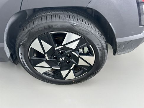 Used 2025 Hyundai Kona SEL FWD image 11