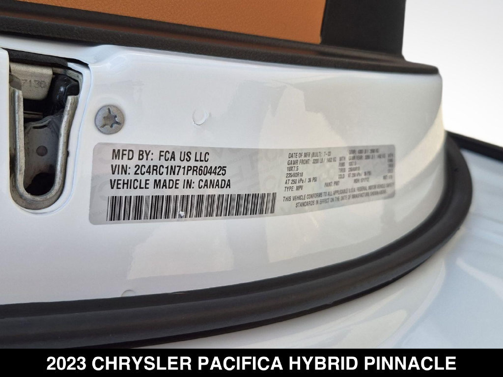 Used 2023 Chrysler Pacifica Pinnacle FWD image 27
