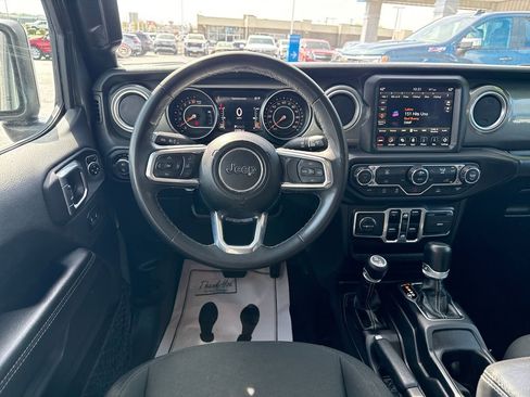 Used 2023 Jeep Gladiator Overland AWD/4WD image 15