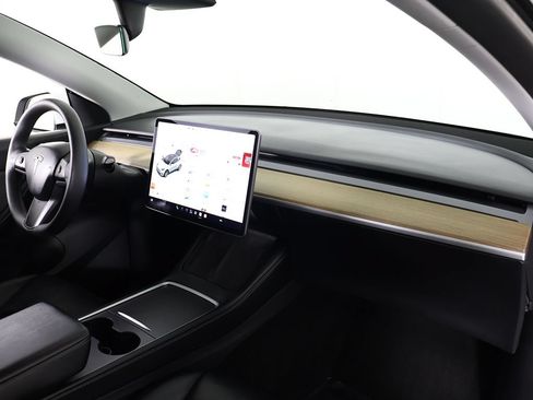 Used 2021 Tesla Model Y Long Range AWD/4WD image 29