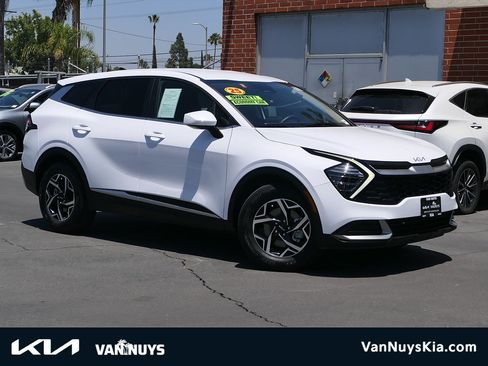 Used 2025 Kia Sportage LX FWD image 1