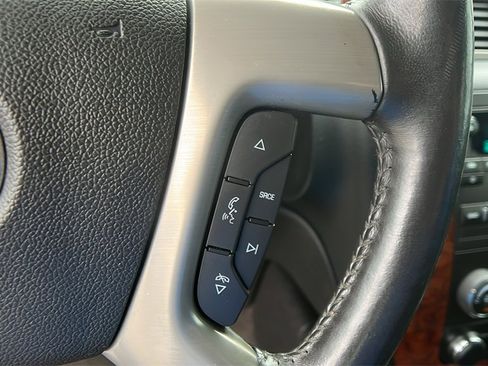 Used 2014 Chevrolet Suburban LS image 26