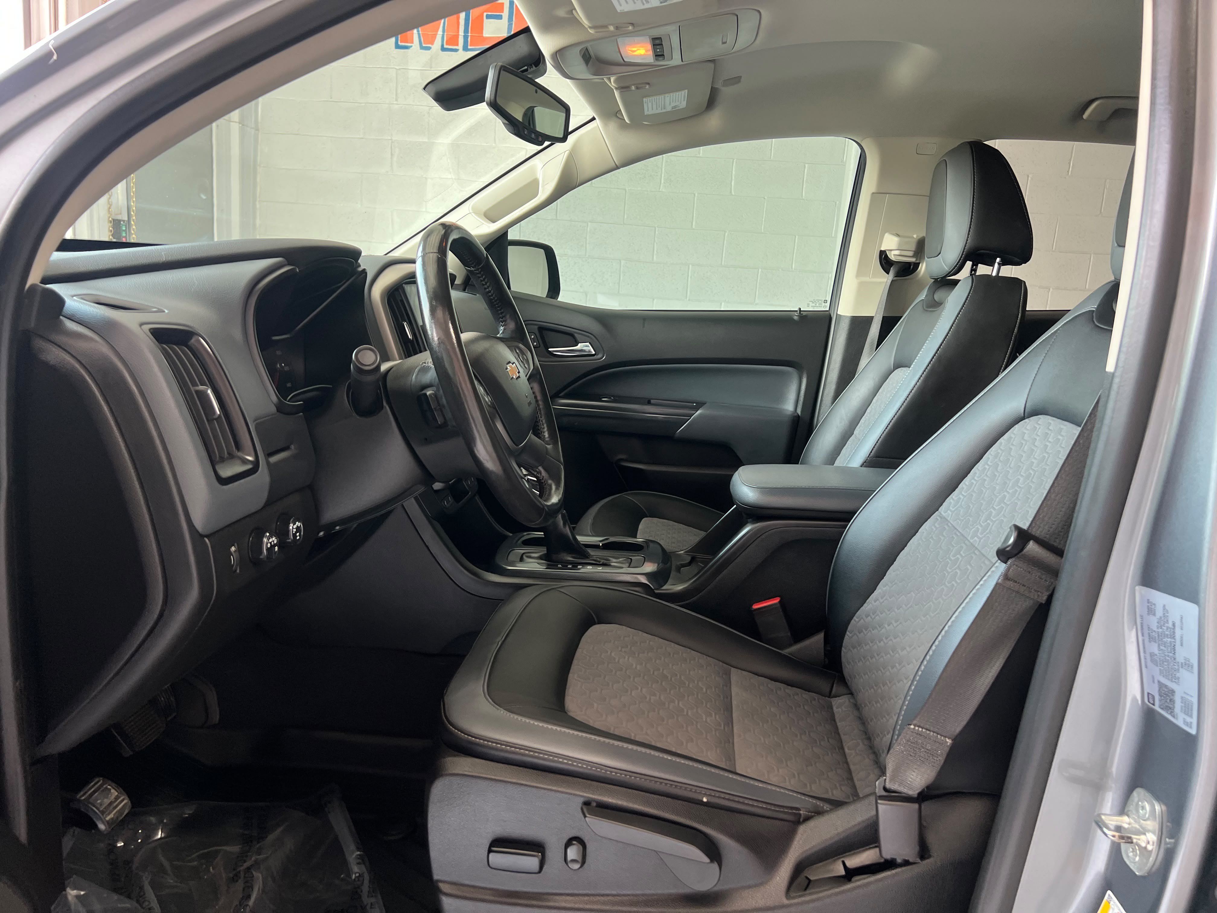 Used 2022 Chevrolet Colorado Z71 AWD/4WD image 10