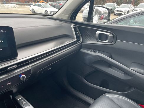 Used 2024 Kia Sorento S image 37