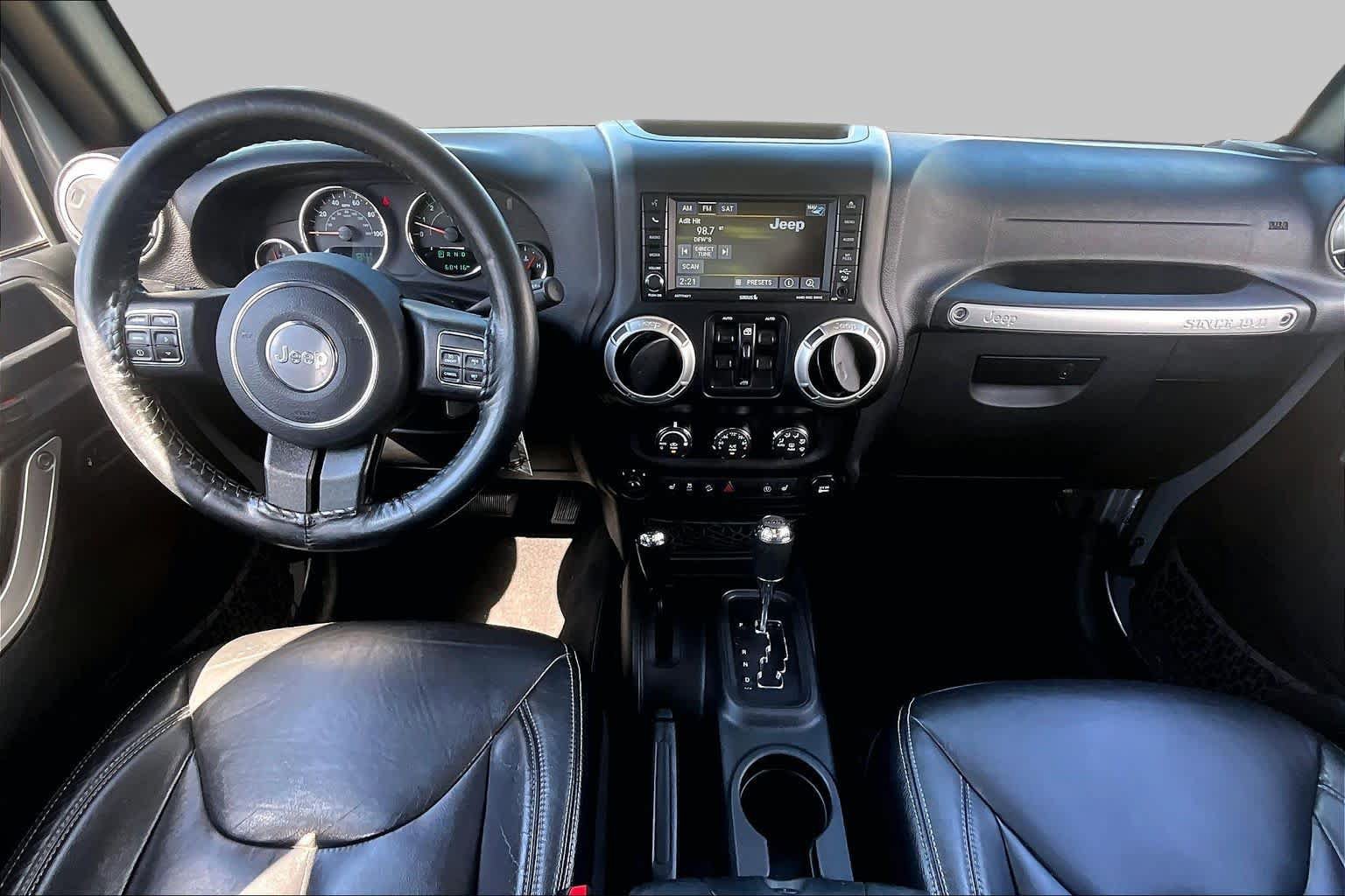 Used 2017 Jeep Wrangler Unlimited Sahara w/ Connectivity Group AWD/4WD image 16