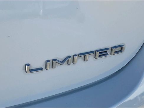 Used 2014 Toyota Avalon Limited image 9