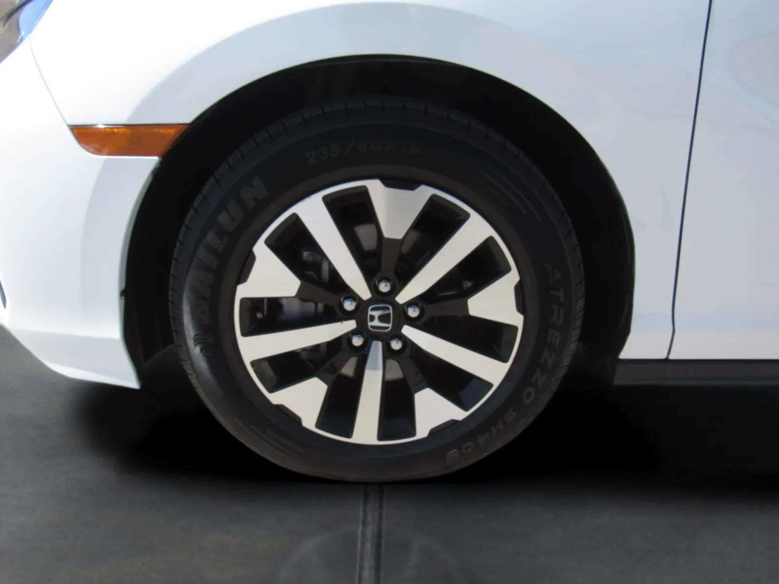 Certified 2025 Honda Odyssey EX-L image 4